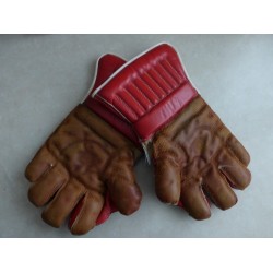 Wicket Keeping Glove Refacing - This Service Is Provided by johncopussports.co.uk - Please See Description For Details